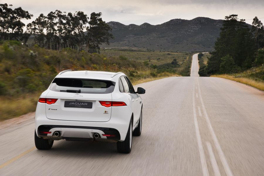  Jaguar F-Pace S 30d AWD 2016 года  (ZA) (фото 19 из 27)